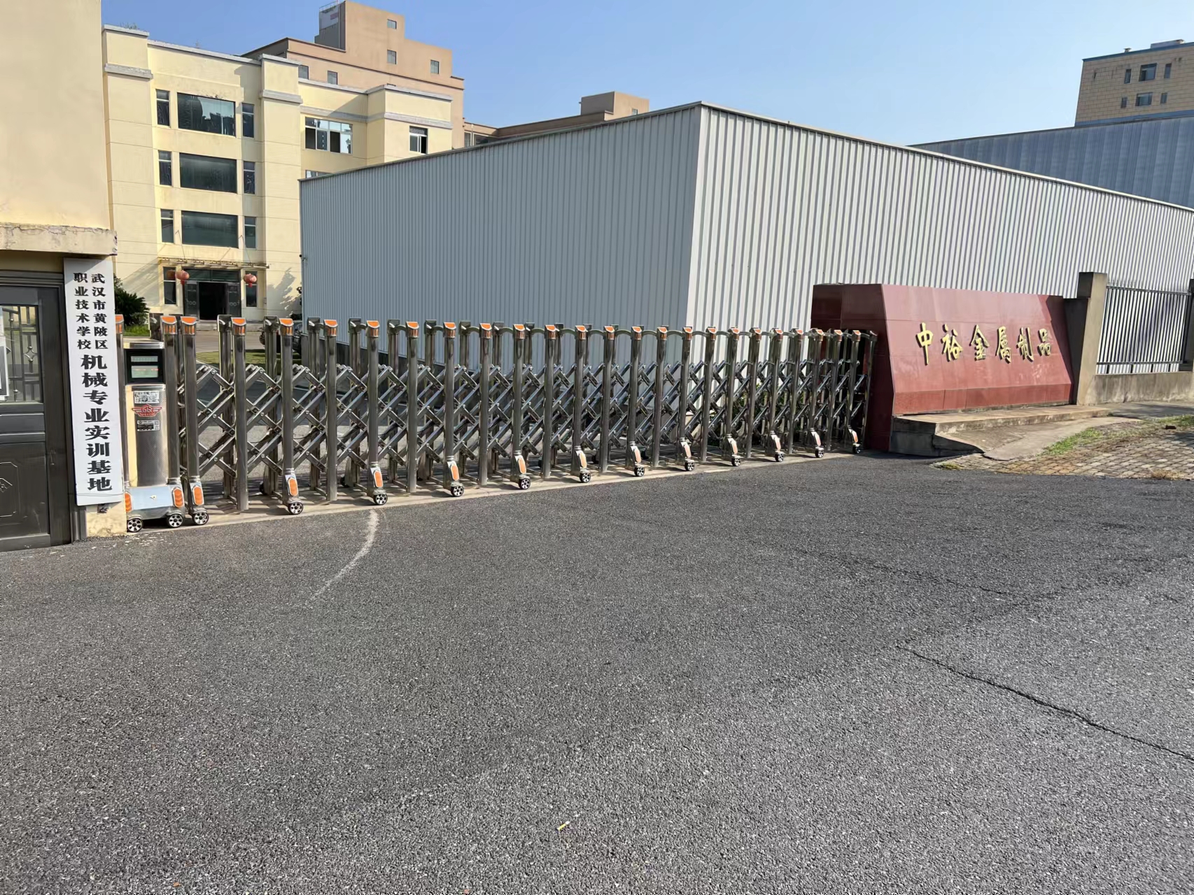東莞市乾龍電子制品有限公司標志
